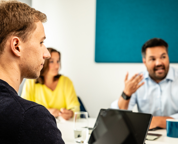 Bewerbung für einen Job bei Scheftschik und Partner kann digital oder auch per Post passieren. 